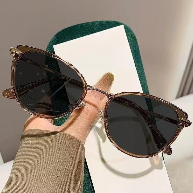 Lady's New Stylish Cat Eye Photochromic Reading Glasses Outdoor UV Protection and Anti Blue Light Color Changing Presbyopia Eyeglasses