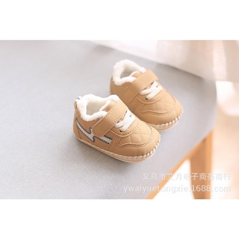 Winter One-year-old Boys and Girls Baby Walking Shoes Soft Soles 6-12 Months Infants and Young Children Shoes Warm Cotton Shoes Fall