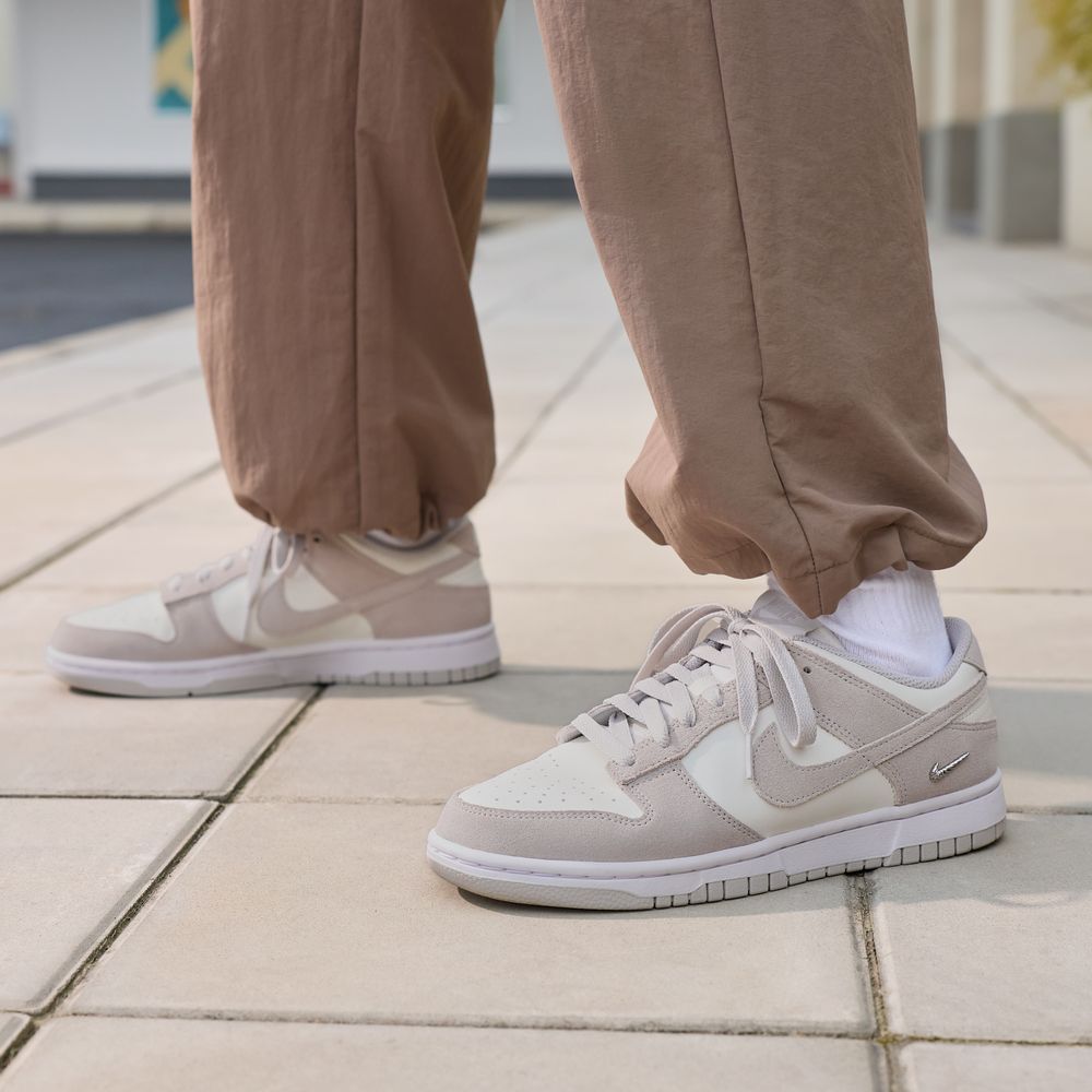 Nike Dunk Low SE Sail White Metallic Silver 39