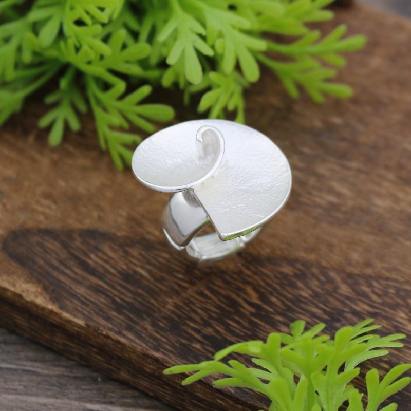New enamel matte white conch flower elastic ring women's simple high-end geometric flower ring