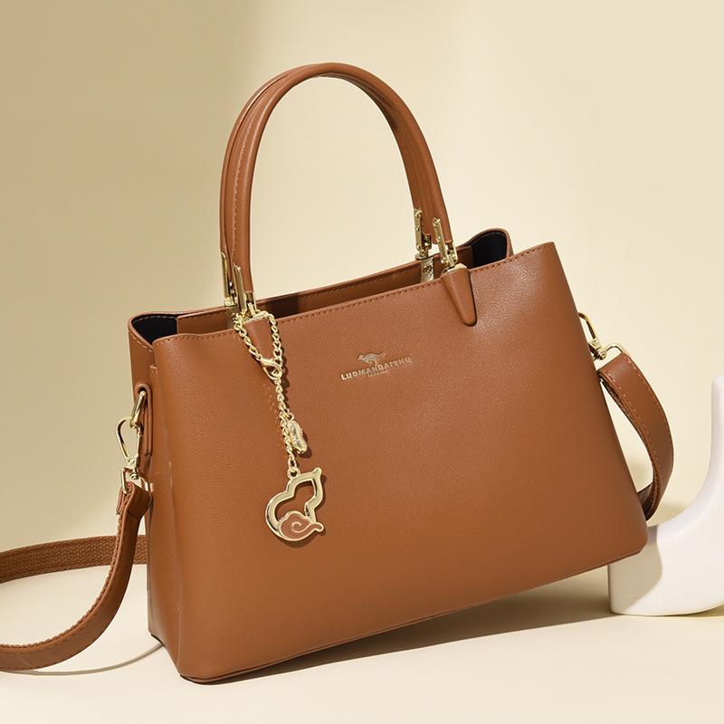 This Large-capacity Handbag for Ladies Can Be Carried Over One Shoulder or Crossbody Casually