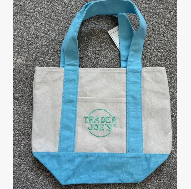 Trader Joe'S Women'S Floral Tote Bag - Stylish & Spacious Beach Bag, Perfect For Summer Vacations, Shopping & Casual Outings