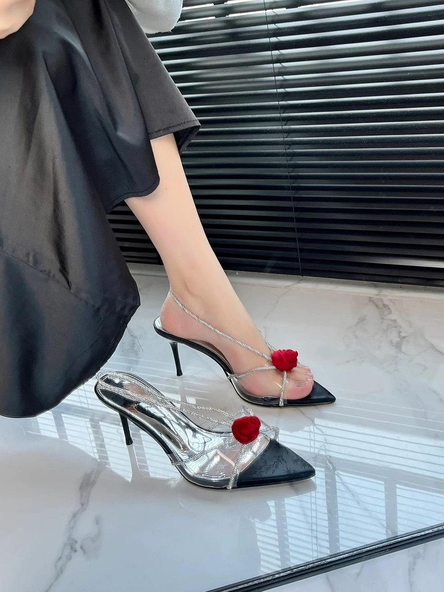 

In the summer of 2025, the new pointed hollow one-word foot cover will be sent in Europe and America with large size women s stiletto sandals. 35 чёрный