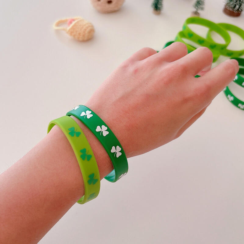 

Clover Green Silicone Bracelet (2 Colors) (1) Jingreen