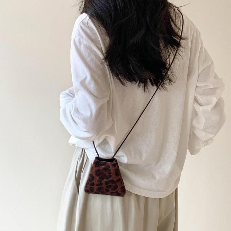 Neck leopard print bag autumn and winter new lipstick earphone bag trendy fashion bundle crossbody mini bag