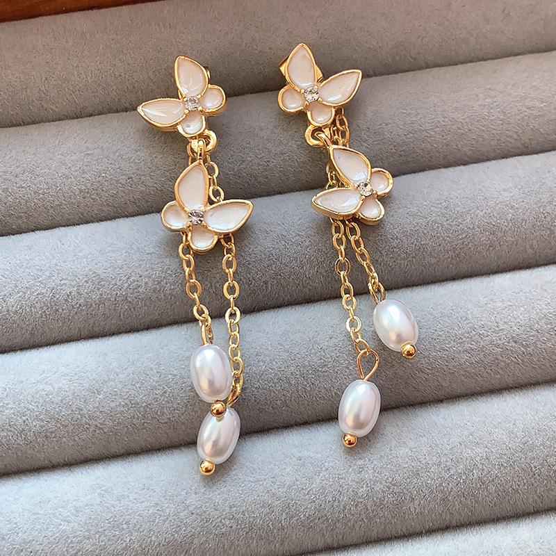 

Трендовые серьги-кисточки с бабочками и жемчугом на весну 2025 для женщин