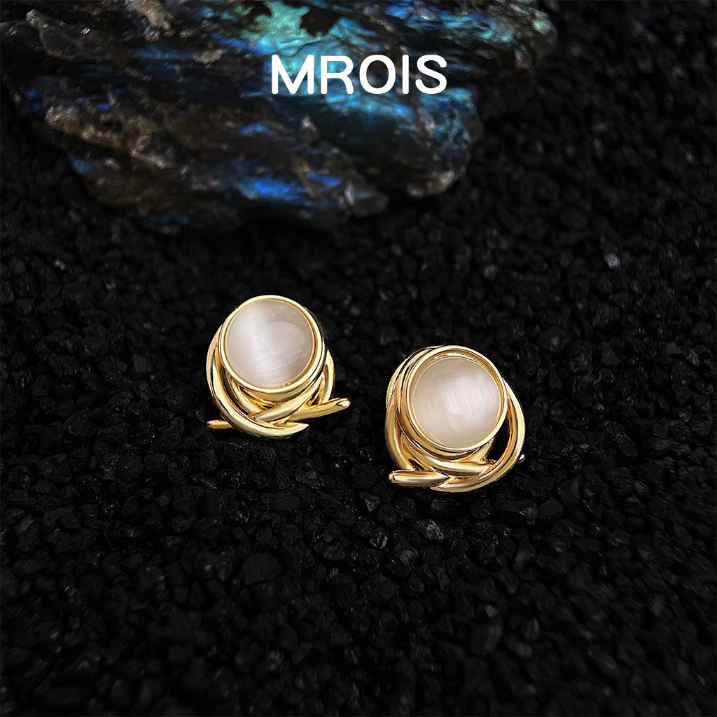 

Серьги-пусеты из 18-каратного золота с геометрическим камнем «кошачий глаз» - Французский стиль легкой роскоши