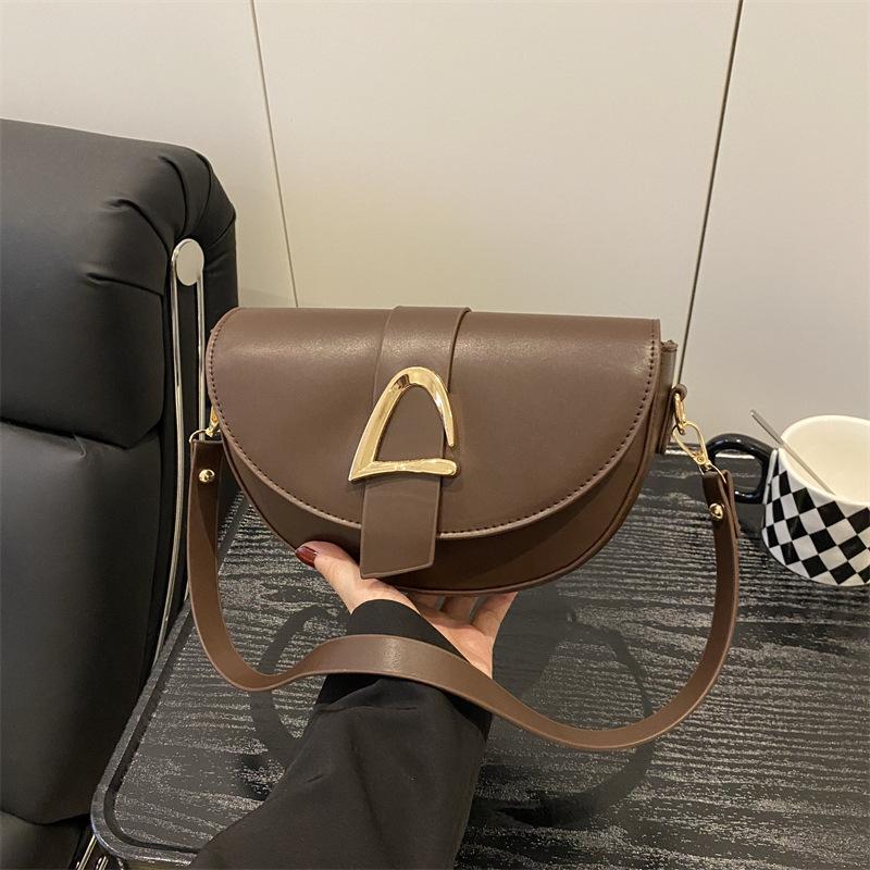 Niche Design Bag Women's 2025 Spring New Fashion Retro Shoulder Messenger Bag High Value Foreign Style Saddle Bag