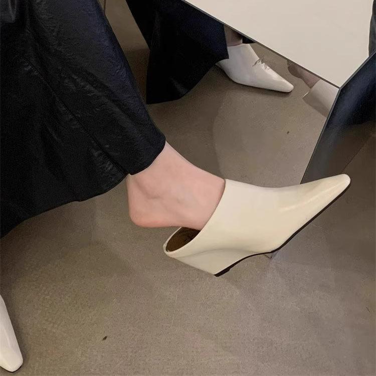 Evropský a americký styl klínový podpatek taška hlava poloviční pantofle dámské venkovní nošení 2025 jaro a léto měkká kůže malá čtvercová hlava ležérní vysoký he