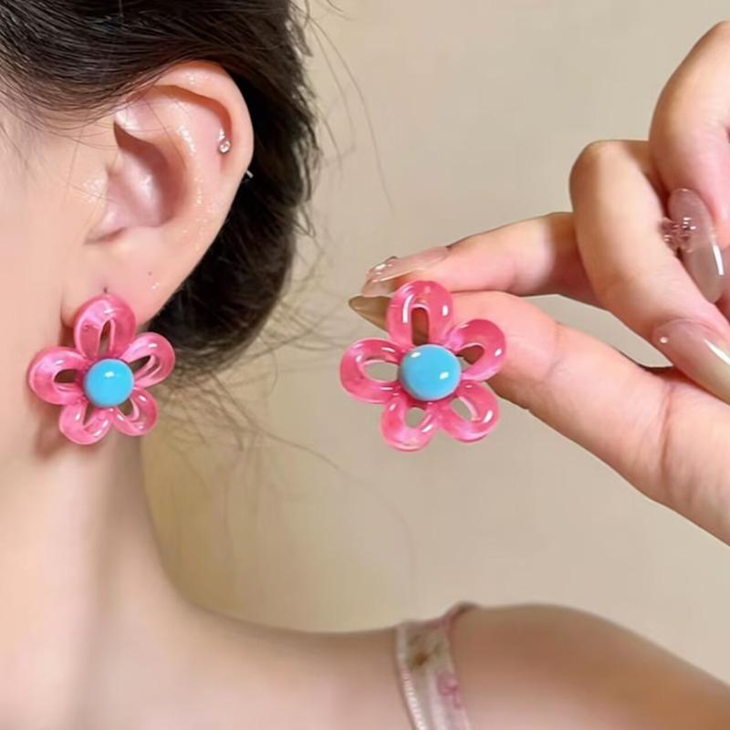 Summer dopamine hollow flower stud earrings niche design sense sweet and cute earrings daily commute versatile earrings