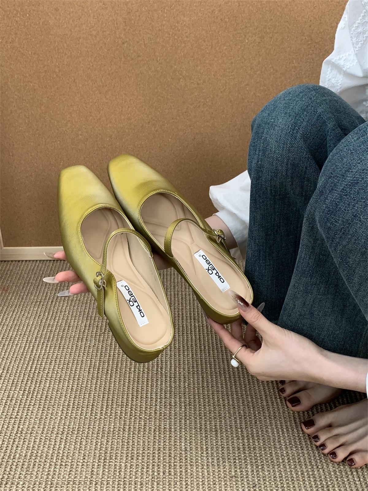 

Баотоу полутапочки женские летние для улицы весенне-осенние новые корейская версия французский темперамент вечерний бриз серебристые туфли на толстом каблуке 39 зелёный