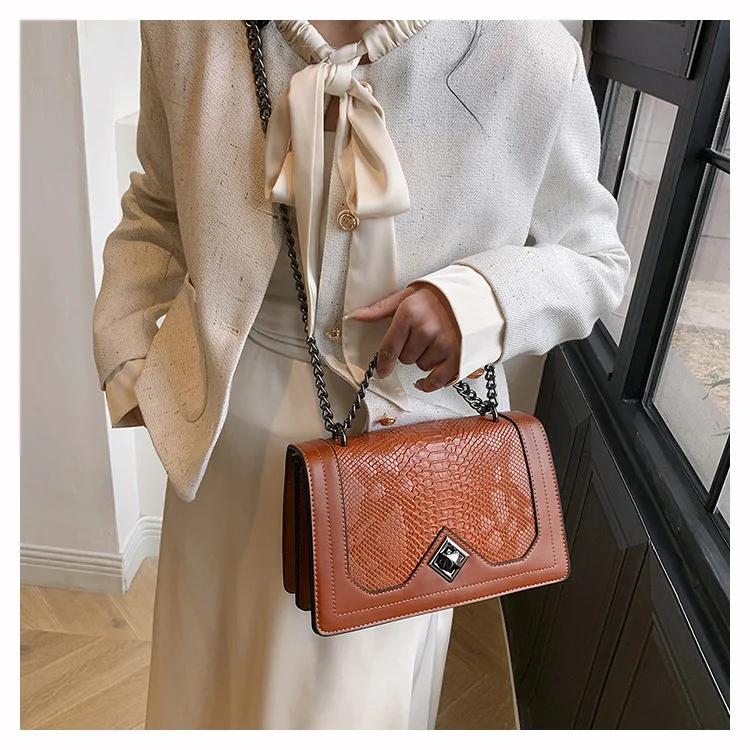 Geantă de umăr retro crossbody pentru femei metal turn lock decorare cântare de pește PU material lanț moda doamnelor