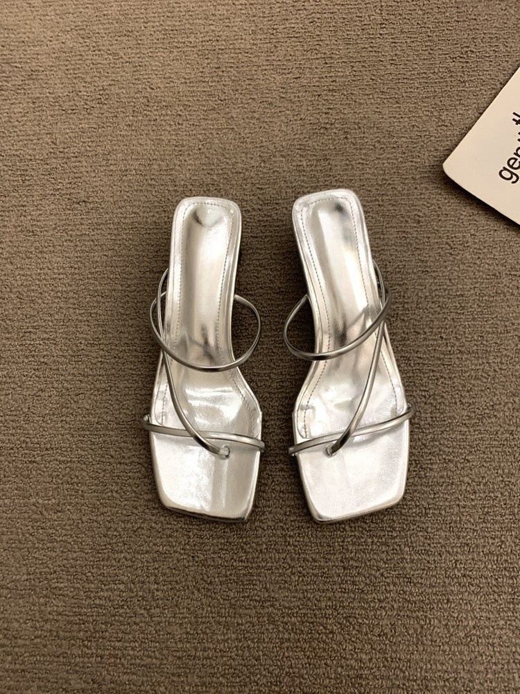 

Чувство дизайна с юбкой туфли на высоком каблуке серебристые крутые шлепанцы женская летняя одежда золотые сказочные сандалии 39 серебряный