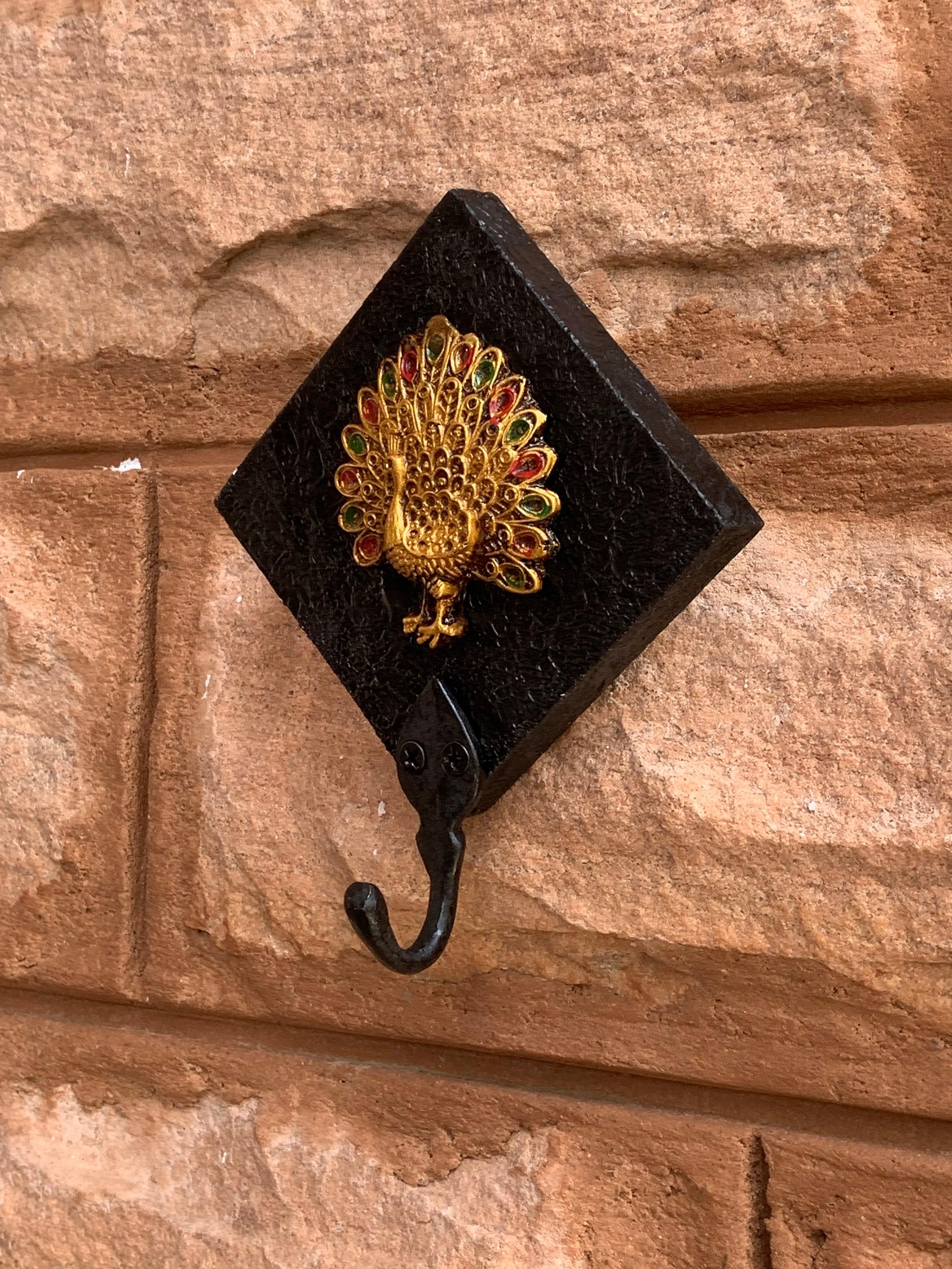 

Wooden Craft Door Hooks Wall Decor Peacock Design Decorative Showpiece 16” X 8” X 24” (l x w x h) разноцветный