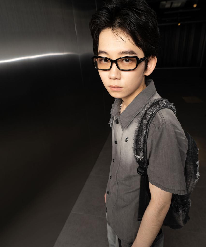 IUGAMAKARAS Washed Denim Half Shirt (Gray)
