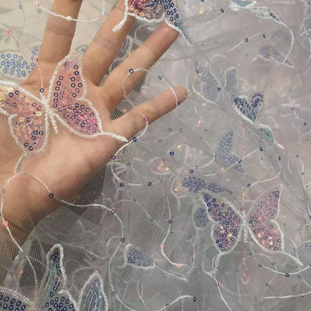 „Dámské motýlí šaty: Starověký kostým s ve vodě rozpustnou vyšívací tkaninou na svatby"