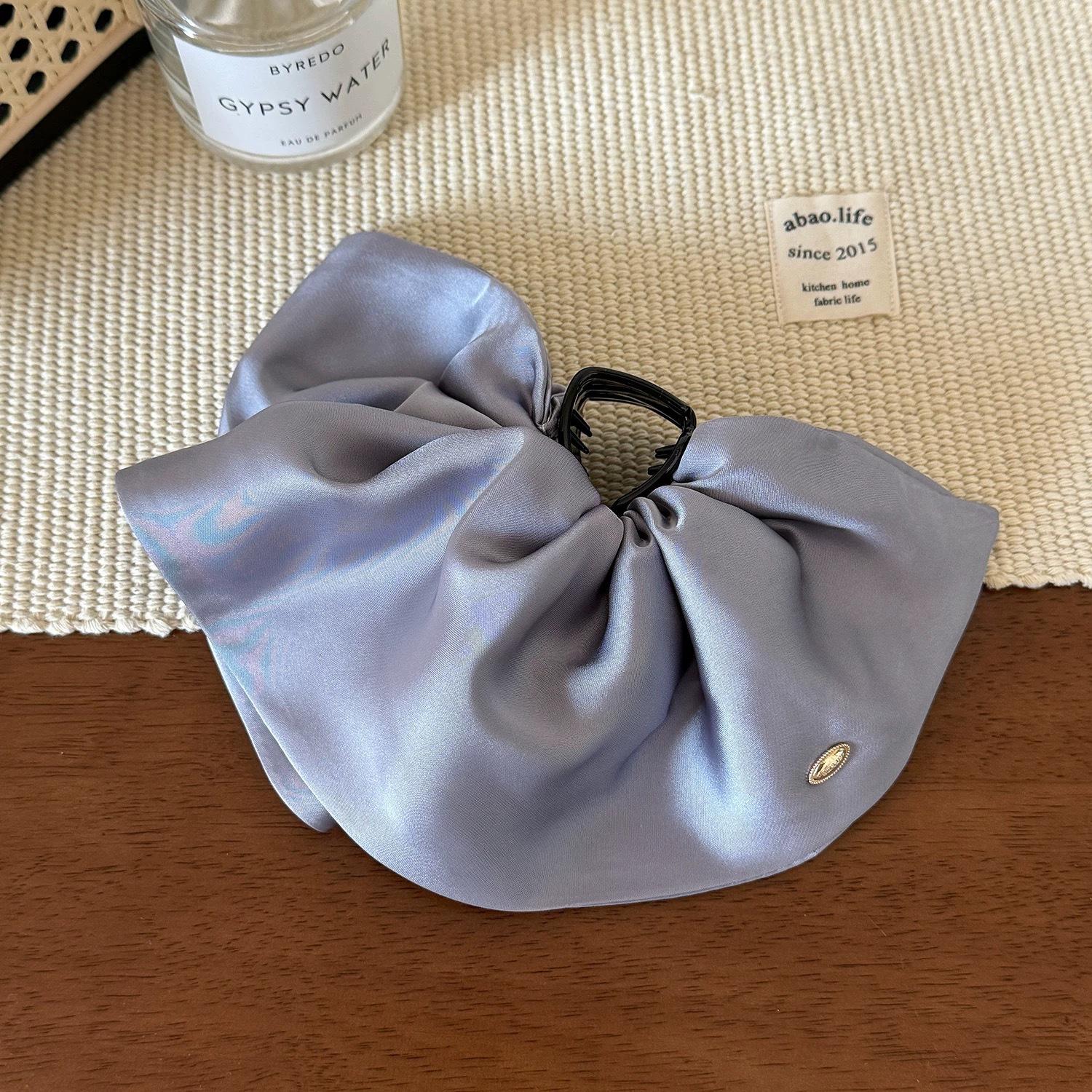 

The Satin Bow Hair Clip At The Back of The Head Is Light Luxury, Stylish and Fashionable. The Ponytail Clip Is Sweet and Cute синий