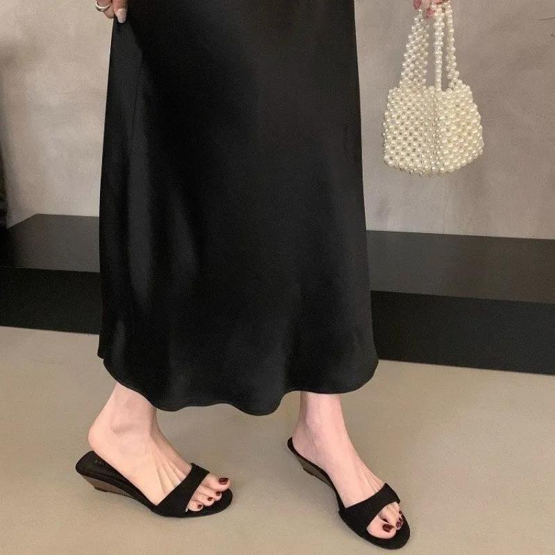 2025 Summer New Women Slipper Fashion Med Wedge Heel Slip on Slides Elegant Outdoor Dress Flip