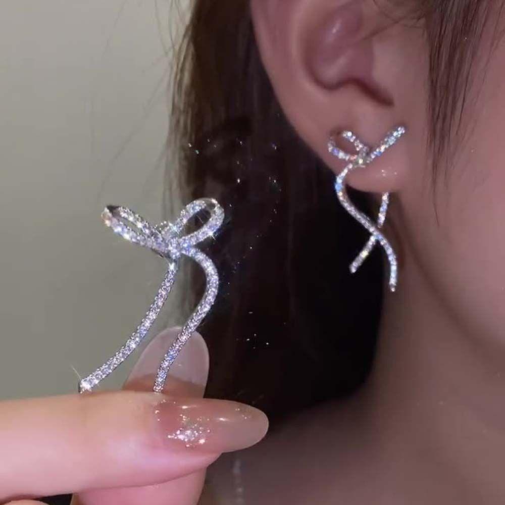 

Продажа серебряных сережек-капель с бантом из ленты в корейском стиле, женские серьги-гвоздики с бантом из циркония и стразами серебряный