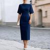 Abito midi a tubino con scollo a barca, maniche a pipistrello a metà manica, tinta unita, vita sagomata, taglio semplice e pulito, aderente, lunghezza media, abito a tubino