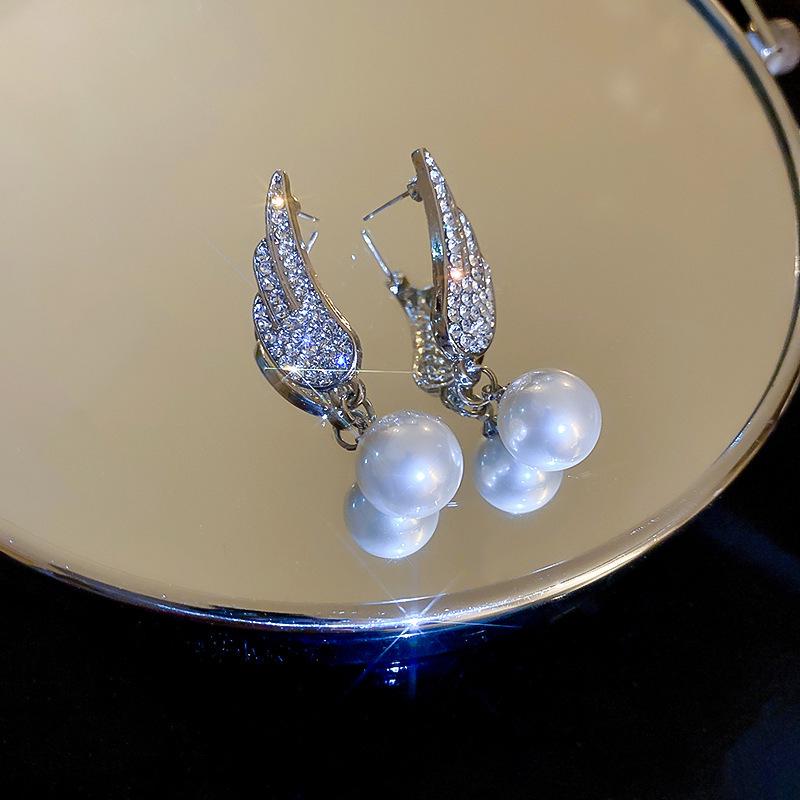 French Retro Zircon & Pearl Geometric Stud Earrings: Luxurious and Fashionable Accessories for Women