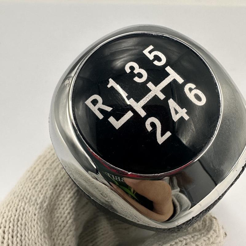 437113X200 Handle Gear Shift Knob for I20 2013 i30 2013 Accent Verna Solaris MT 6 Speed)