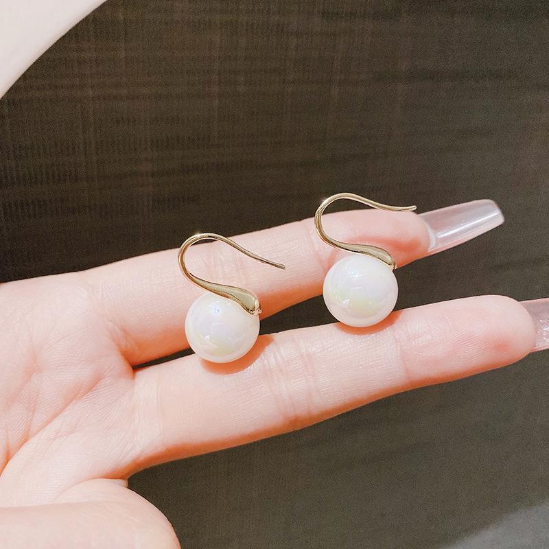 Pearl Temperament Mermaid Princess Earrings - Chic and Trendy Shell Pearl Fashion for Girls