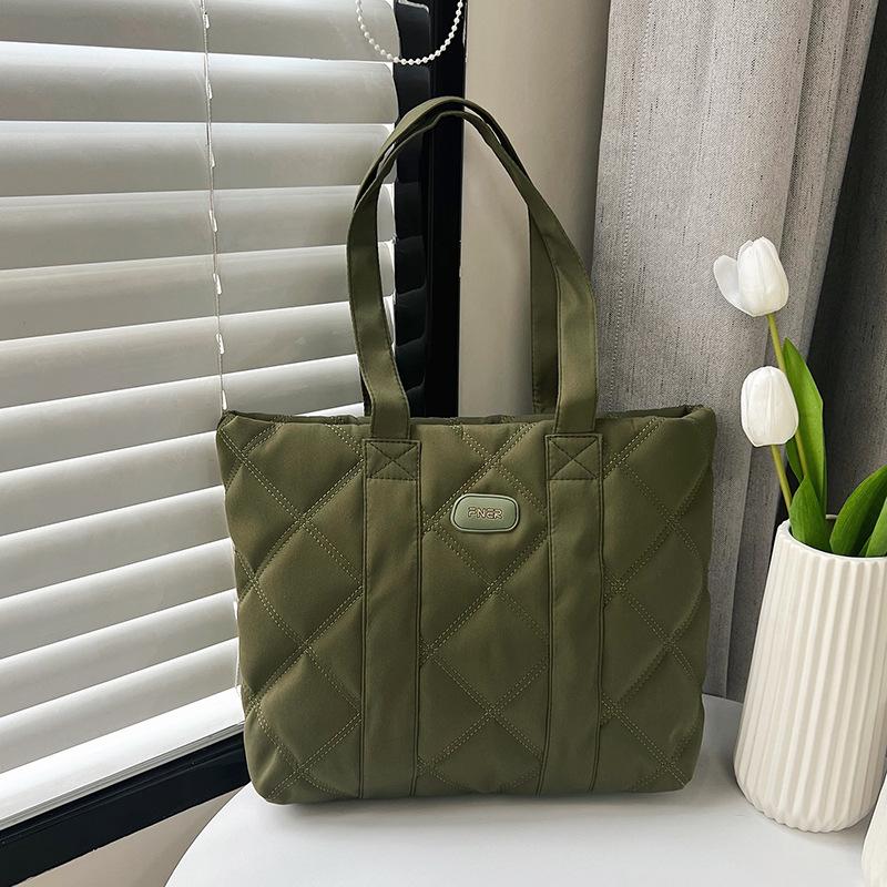 2025 Autumn and Winter Fashion Lingge Casual Fashion Women's Bag Large Capacity Tote Bag Commuter Shopping Bag College Student Bag