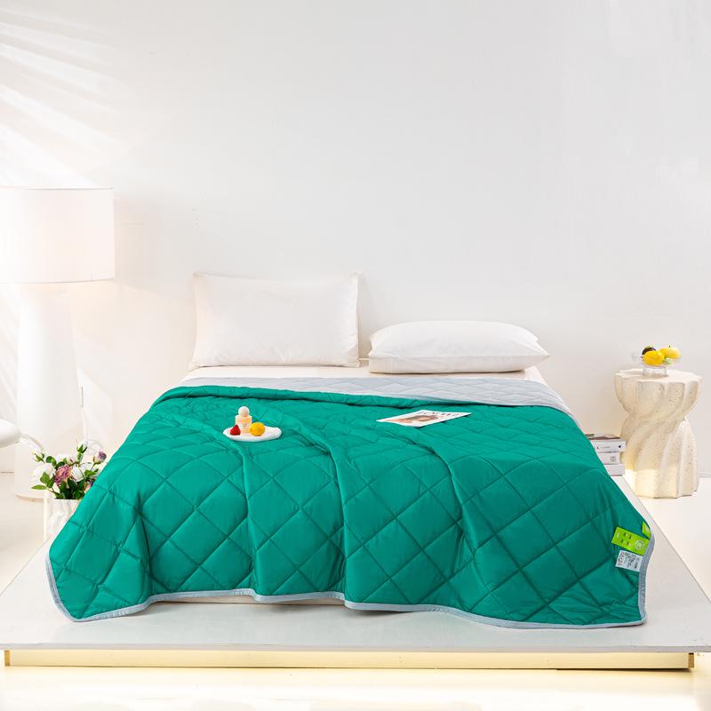 Silk Cool Summer Quilt: Lightweight, Solid Color, Ideal for Air Conditioning