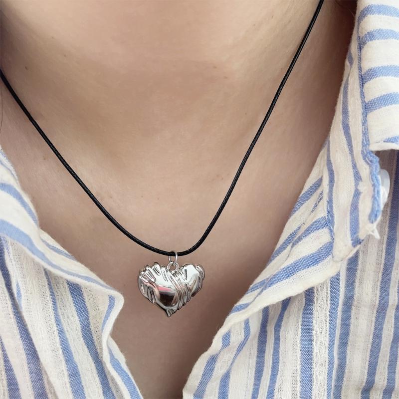 Fashion Love Heart Pendant Necklace Black Leathers Rope Choker Neck Chain Elegant Clavicle Chain Necklace Party Jewelry