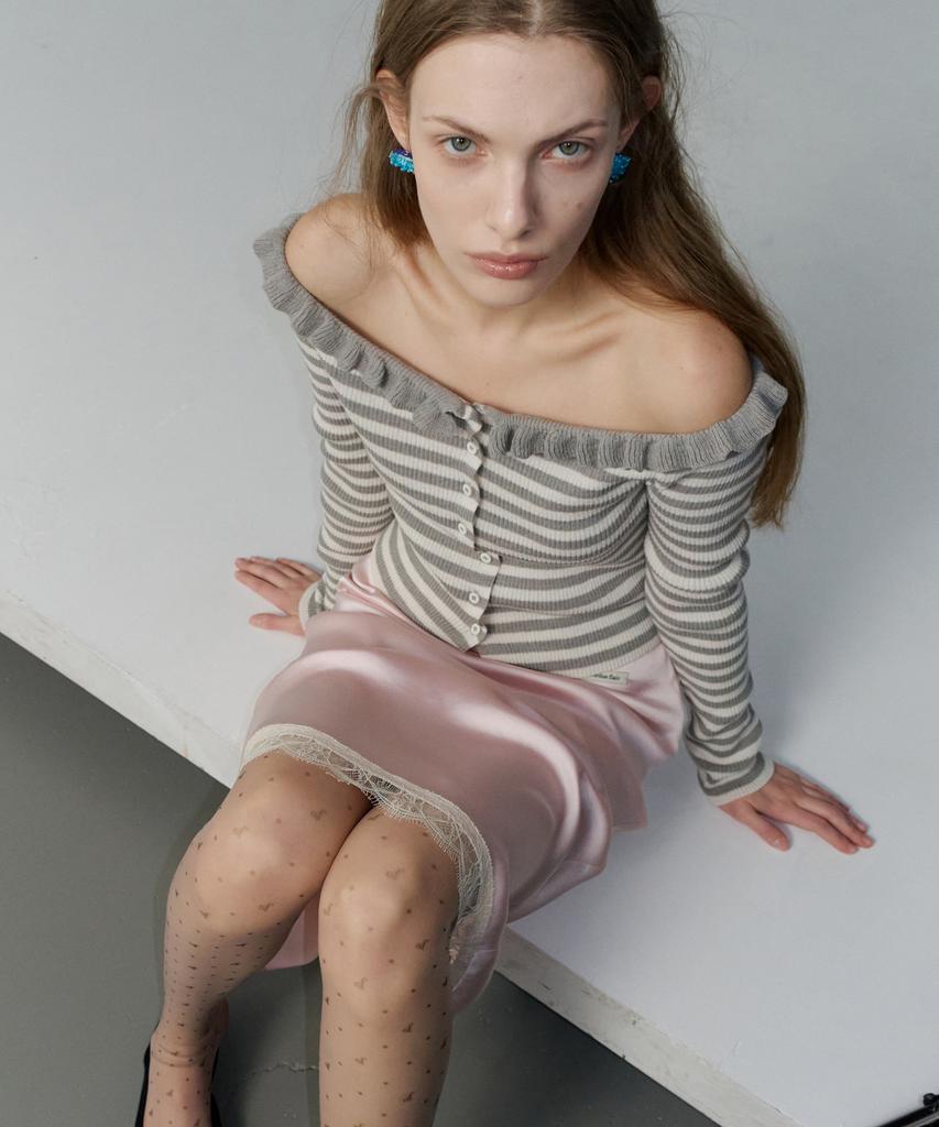 Obeodyupeulleeo Off Shoulder Frilled Stripe Cardigan_Cream/Grey