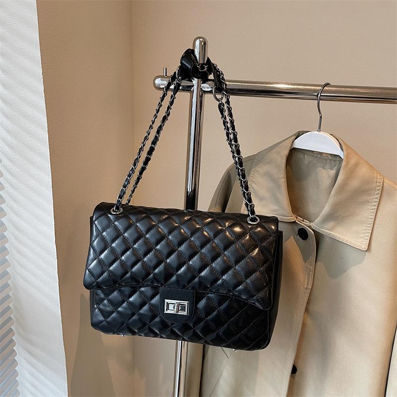 2025 New Fashionable Large-capacity Commuter Shoulder Bag Casual Versatile Messenger Bag