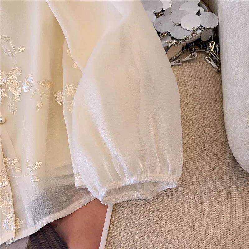 Chinese Style Women's Shirt Summer Vintage Embroidery Blouses Loose Long Sleeves Women Fashion Clothing