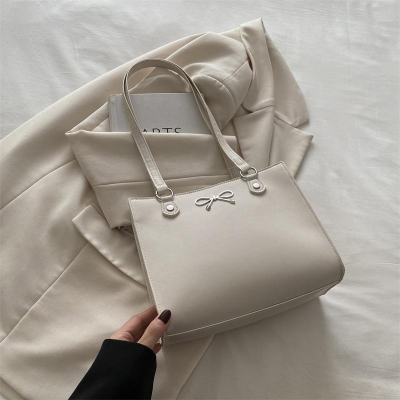 

Casual large-capacity tote bag women s 2025 autumn new trendy simple fashion shoulder bag portable underarm bag белый