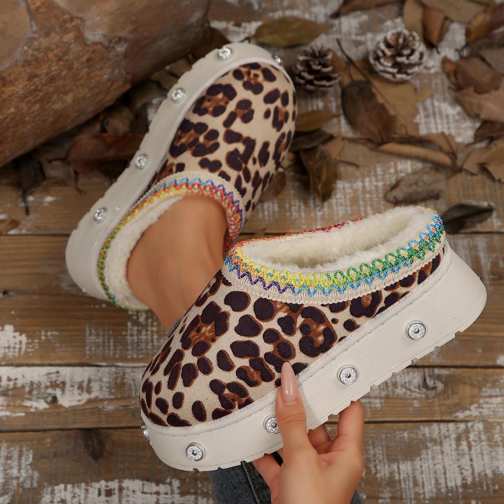 Fashion Leopard Thick Bottom Indoor Slippers For Women 2025 Winter Warm Thick Plush Home Slippers Comfort Platform Metal Rivet Slides