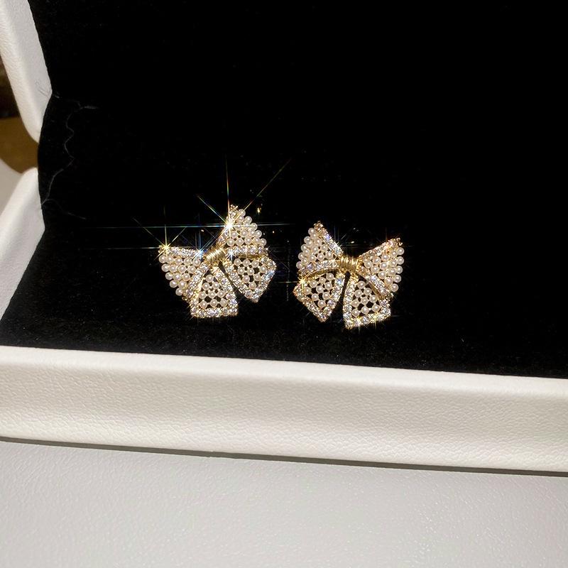 Silver Needle Luxury Zircon Flower & Butterfly Pearl Earrings - High-End French Retro Autumn/Winter Style