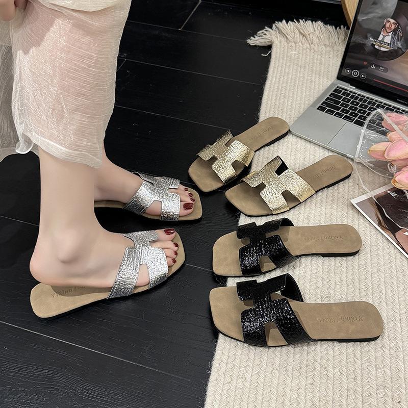 Hausschuhe Sommer 2025 kleiner duftender Wind aus Französischer Sommer Internet-Berühmtheit Damenmode Sandalen flache Sohle neu zu tragen weiches Leder