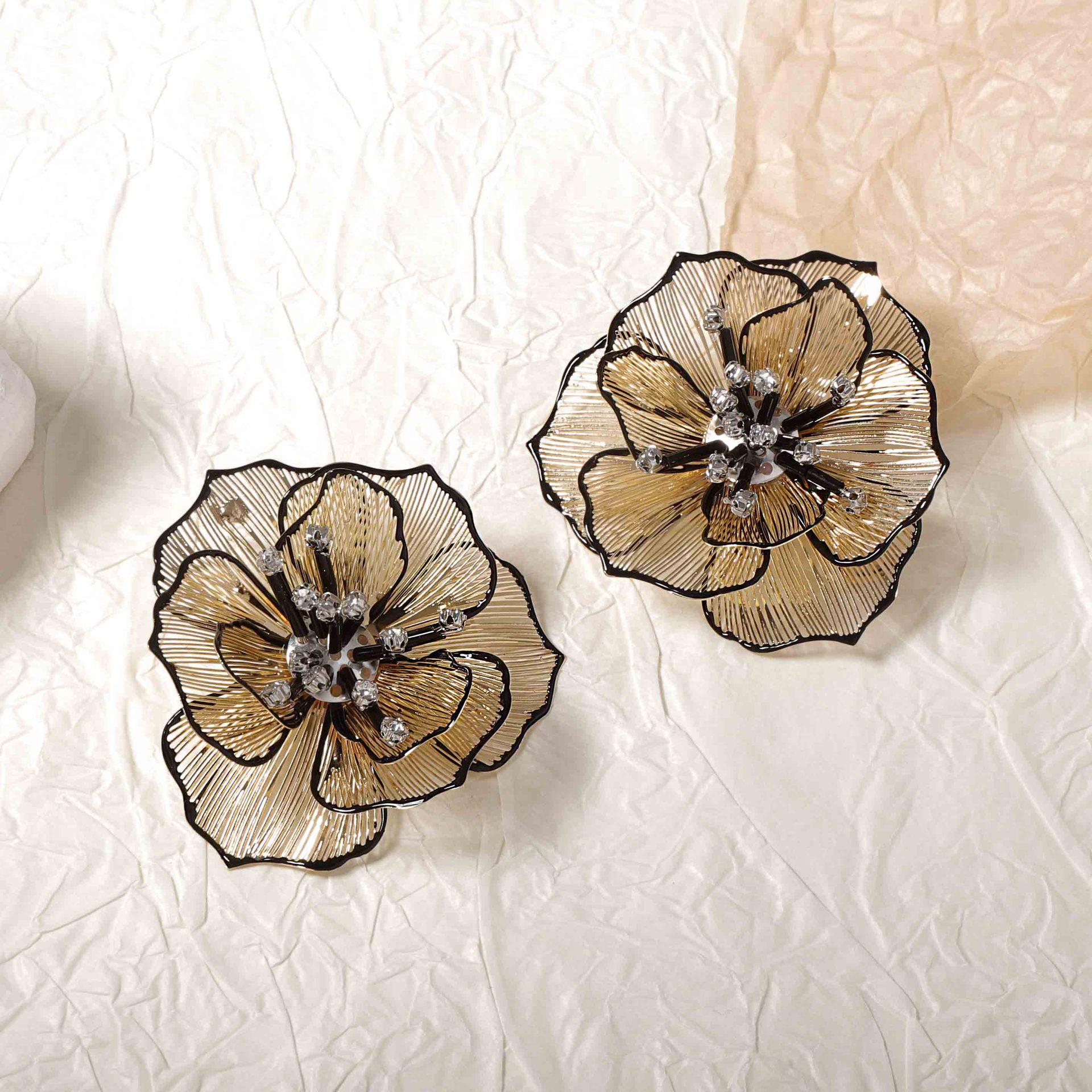 Элегантный темперамент Личность Тренд Продвинутый дизайн Чувство Металлические геометрические линии Ажурный цветок Цветок гвоздики серьги