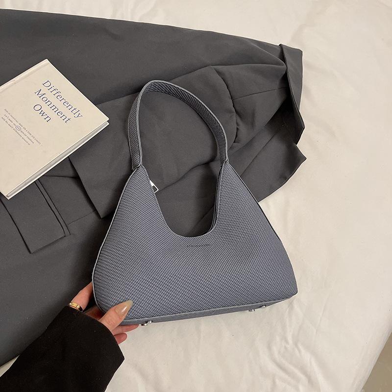 

Весенне-летняя ретро повседневная сумка большой вместимости для поездок на работу, женская новая сумка-тоут 2025, нишевая трендовая сумка через плечо/подмышку синий