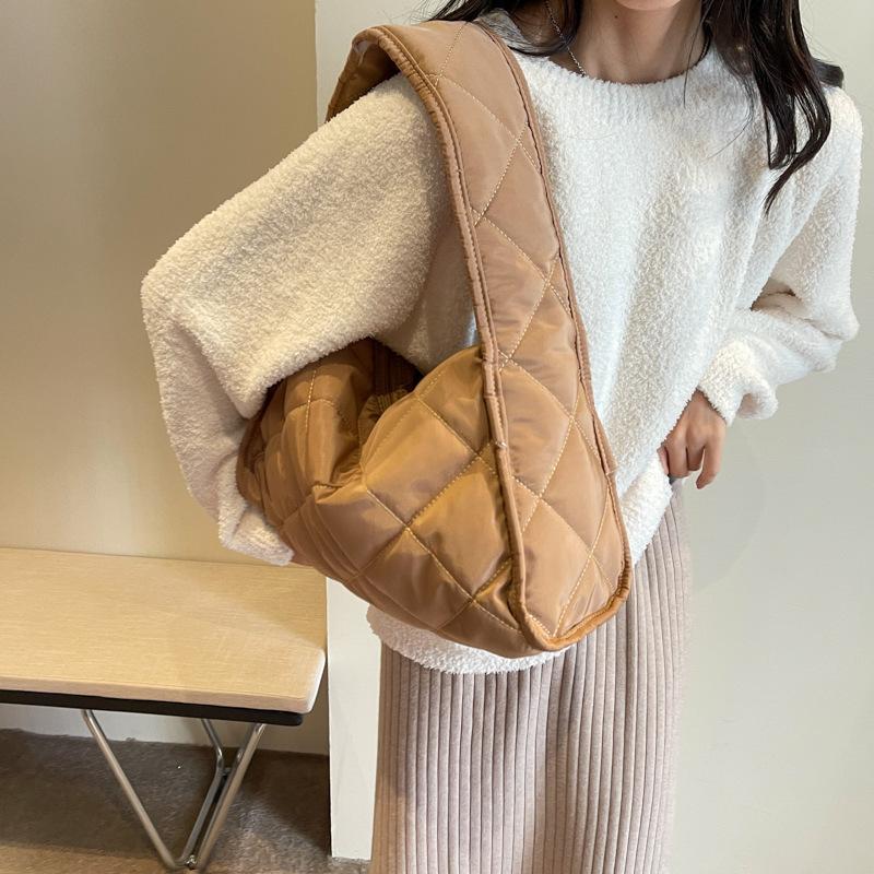 2025 neuer Diamantstickgarn einfarbig Winter lässig leicht große Kapazität Schulter Achsel tragbar kleine quadratische Tasche Frauen