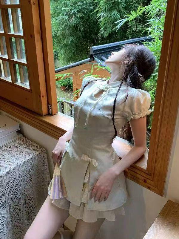 Retro Chinesischer Cheongsam Zweiteilig: Pan Kou Puffärmelkleid