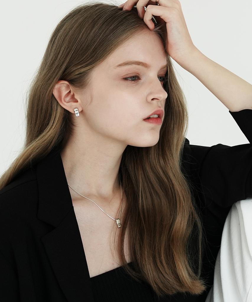 Reindeer Mute Earring 02