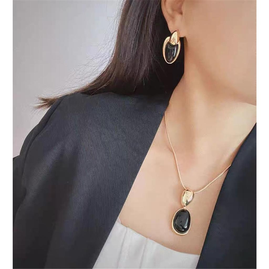 Tooxika Niche Light Luxury Simple High Feeling Onyx Water Drop Necklace Snake Bone Chain Drawstring Sweater Chain Female