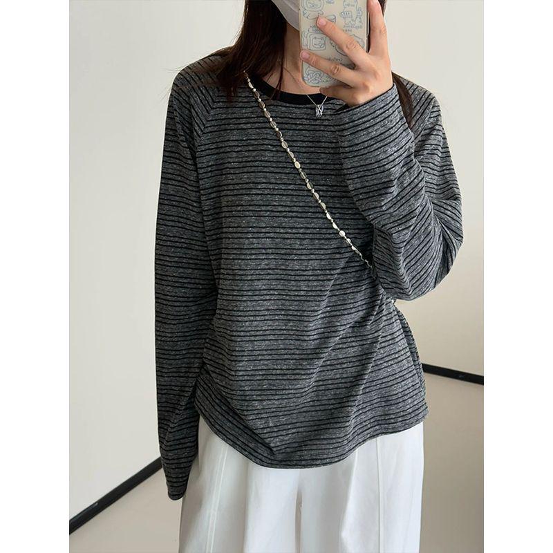 Versatile Striped Crew Neck Long Sleeve T-shirt: Punk-Inspired, Loose Fit, Slimming Korean Style for Autumn/Winter.