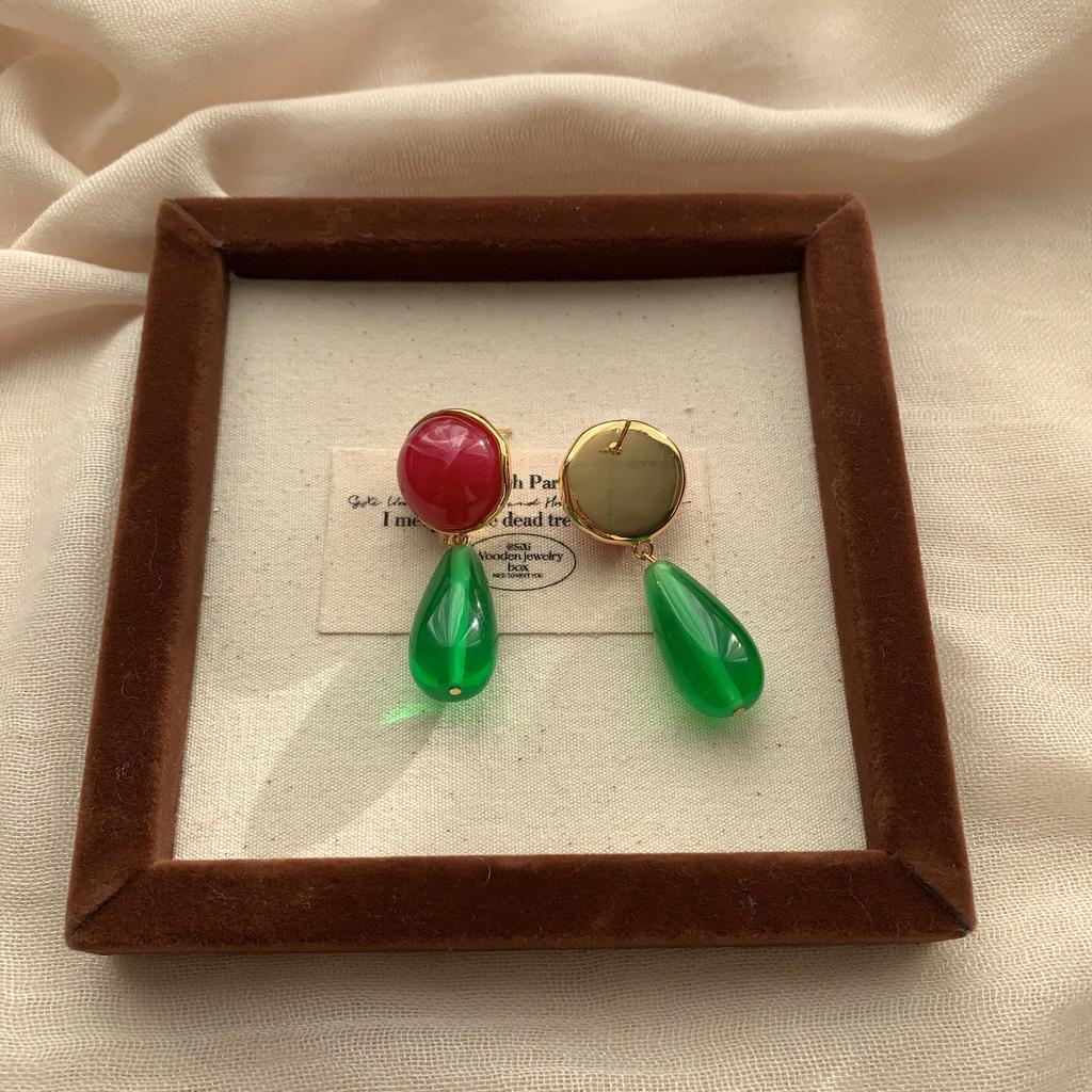 Retro High-end Geometric Water Drop Stud Earrings Female Resin Classic Contrasting Colors Niche Design Fashionable Romantic Light Luxury Earrings
