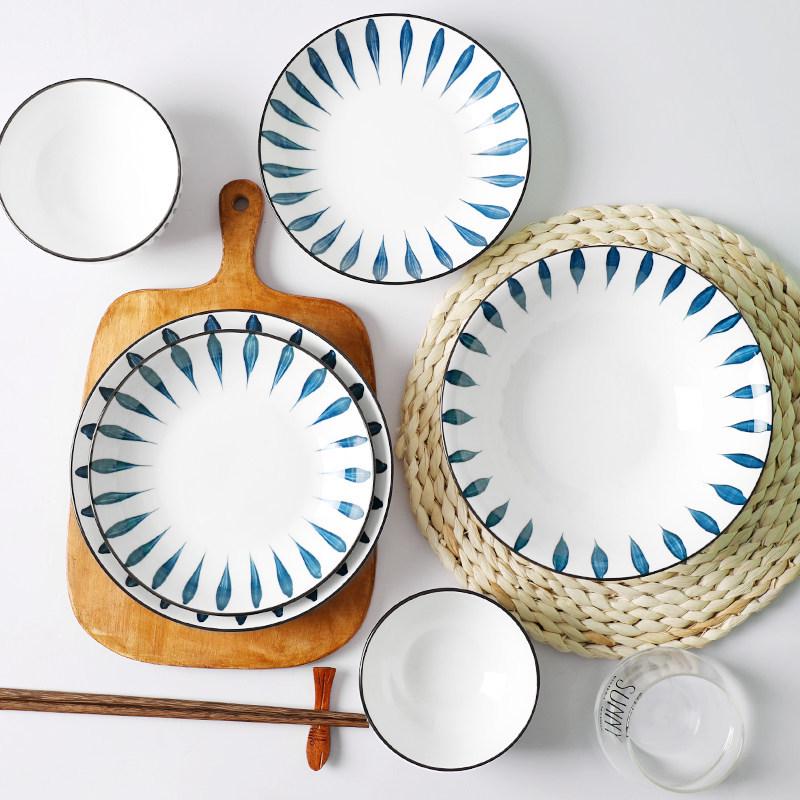 Japanese 10-Person Tableware Set: Creative Rice Bowls, Plates, and Noodle Bowls Combination.
