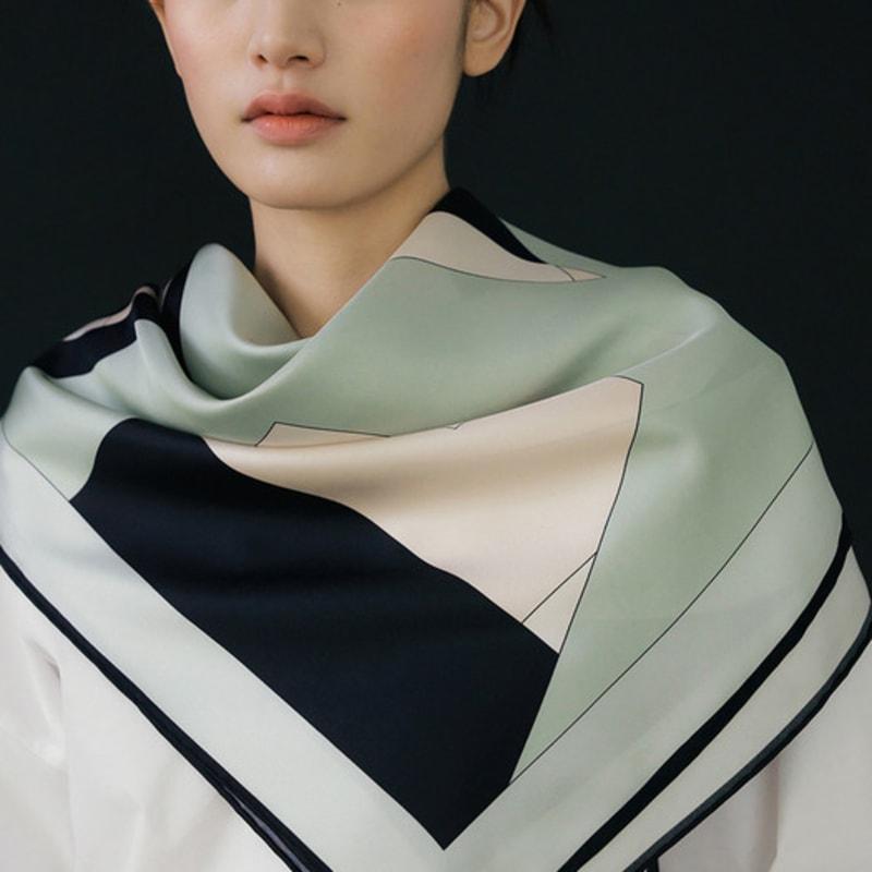 

AVVINA PELLE Ap Square Silk Scarf 90 - Mint/Black MintBlack