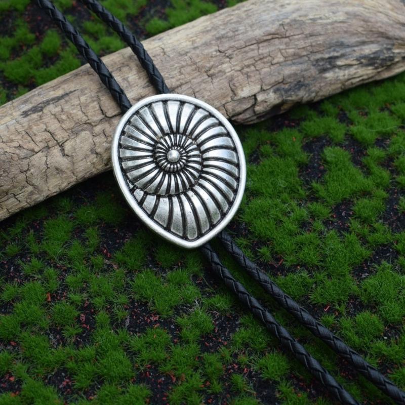 Delicate Bolo Tie for Man Western Cowgirls Metal Necktie Carnivals Costume Jewelery for Adult Teen Western Necklace