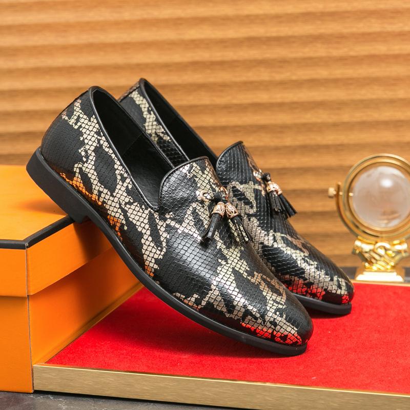 Large size men's feet, fringed pointed leather shoes, dress casual shoes, snake pattern loafers, British style men's shoes