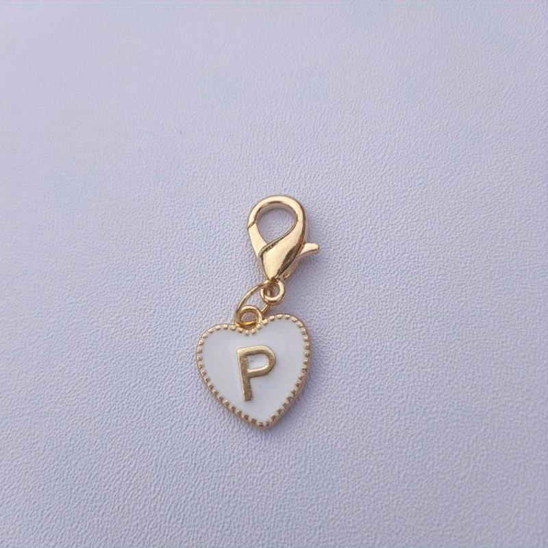 Hetsäljande 26 engelska bokstäver vit dubbelsidig persikohjärta nyckelring hjärtformad legeringsaccessoarprydnad